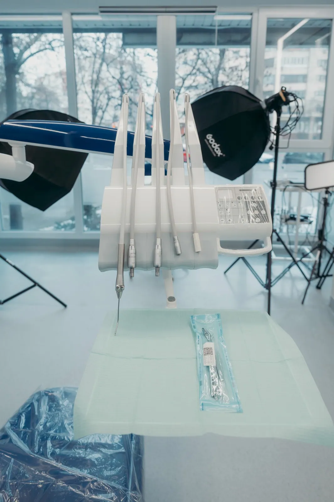 Cabinet stomatologic Hello Clinic Buzău - aparatură pentru igienizare