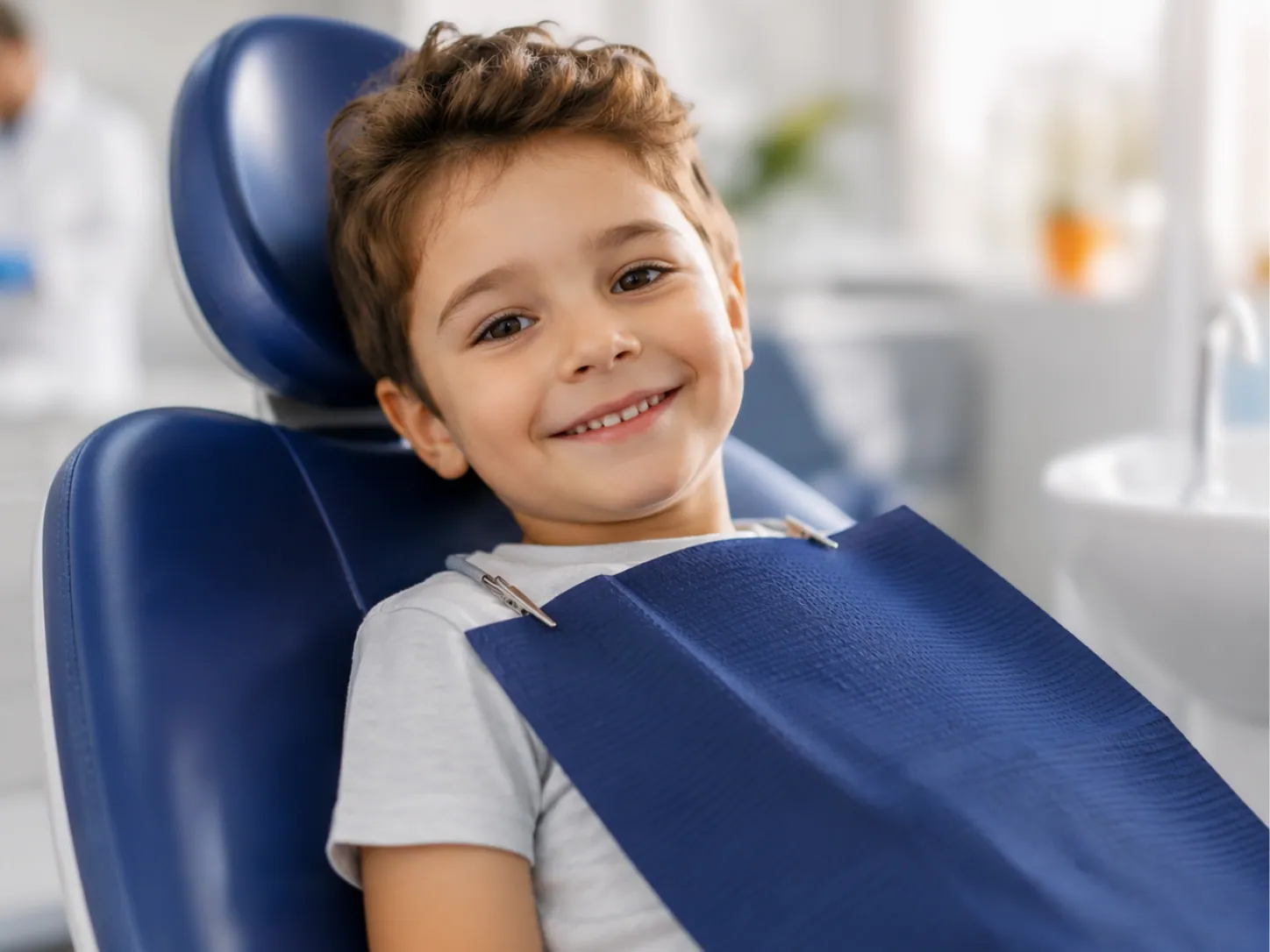 Prima vizită a copilului la dentist: când este recomandată și cum îl pregătești